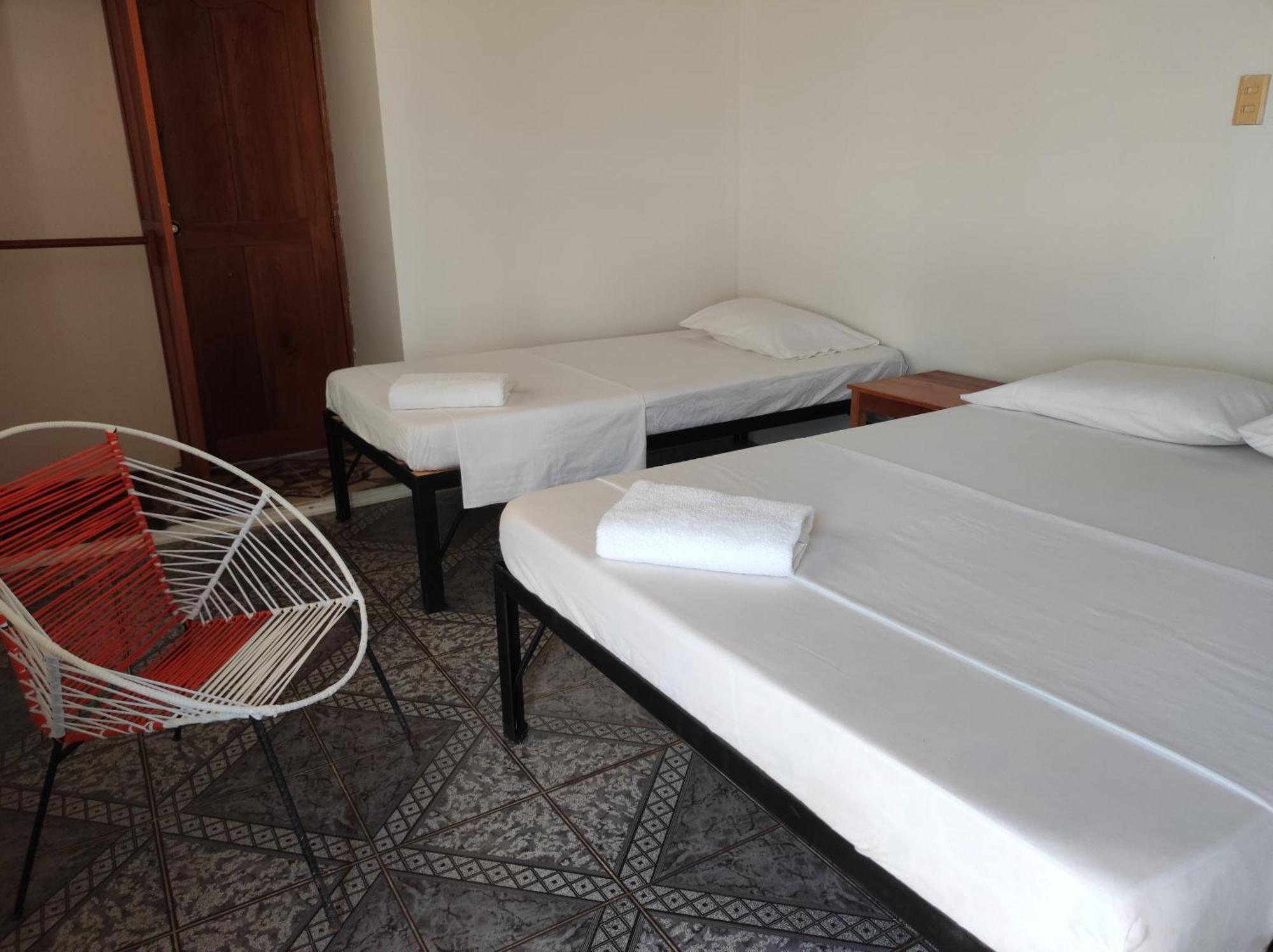 Leticias Guest House الغرفة الصورة